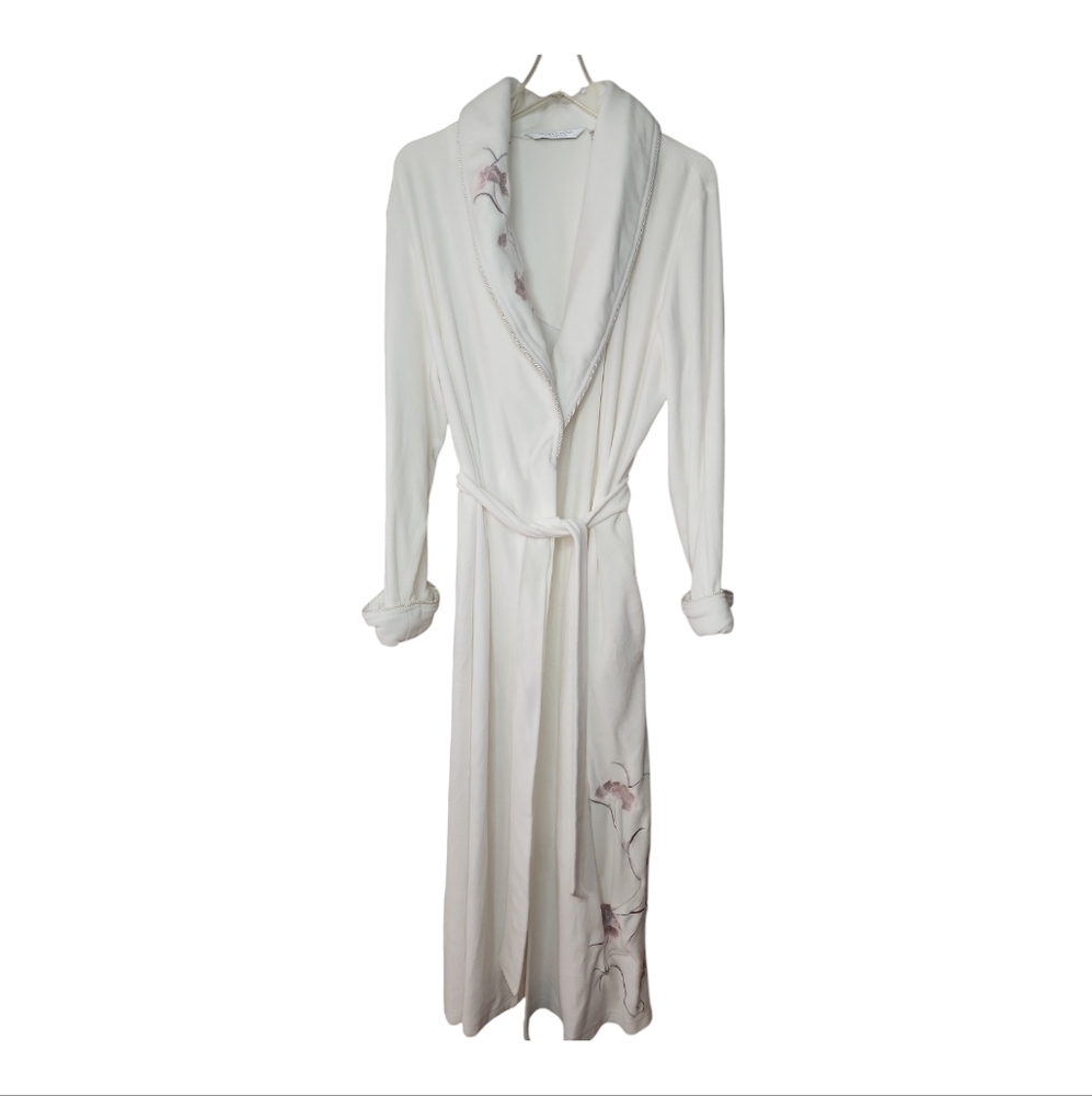 Jasmine Rose Robe. Plush Beautiful Embroidery, Like New, Large. IVORY